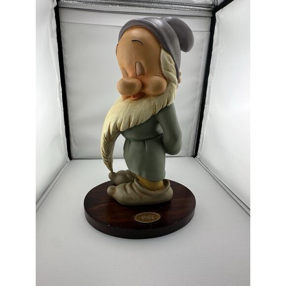 Disney "Sleepy" Dwarf Statue by Kevin Kidney and Jody Daily Big Fig Snow White - Picture 2 of 9